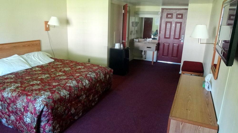 Hotel Red Carpet Syracuse Airport 2*