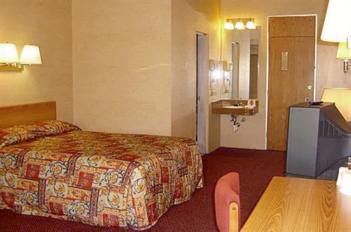 Red Carpet Syracuse Airport Hotel North Syracuse