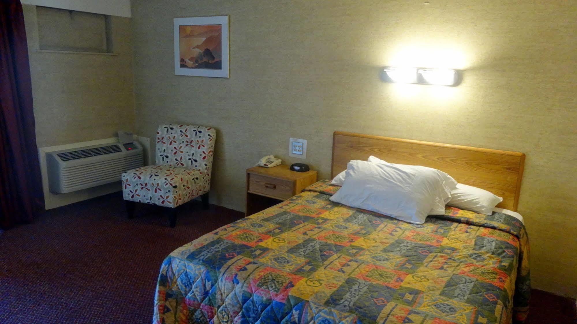 Red Carpet Syracuse Airport Hotel