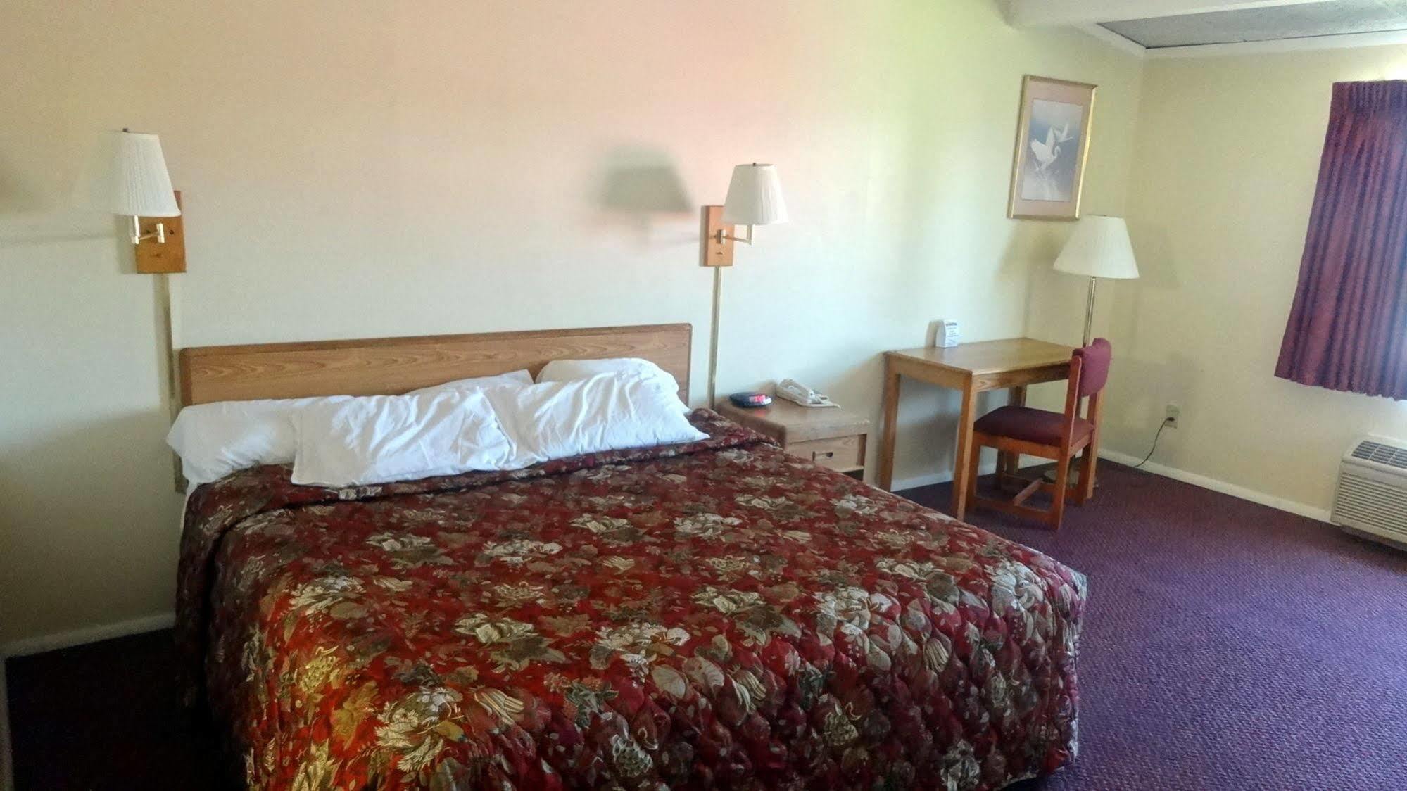 Red Carpet Syracuse Airport Hotel