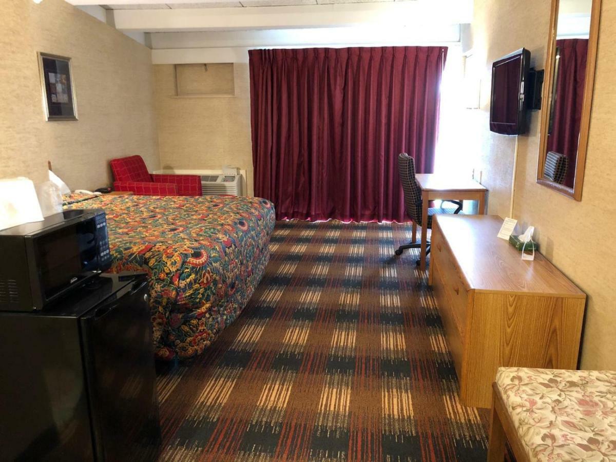 Red Carpet Syracuse Airport Hotel